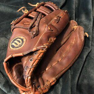 Wilson SB Special A9821 Leather Right Handed Glove Nylon Stitched Grip Tight Poc